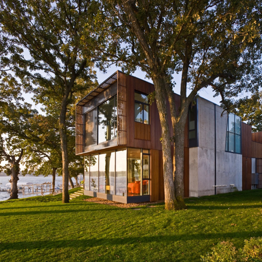 House on Lake Okoboji by Min | Day. Photograph by Paul Crosby. Courtesy of the architects.