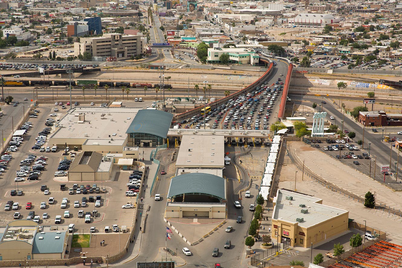 Cruce fronterizo entre El Paso-Ciudad Juárez. 