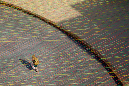 Escobedo Soliz | Weaving the Courtyard, MoMA PS1, Long Island City, NY, 2016. Credit: Rafael Gamo.